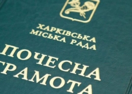 У ДСНС показали наслідки ранкового обстрілу селища на Харківщині, де загинула жінка (Фото)