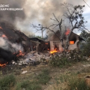 На Харківщині через обстріли росіян загорілися приватні домоволодіння