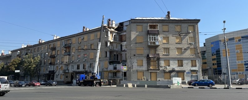 У Харкові відбудовують будинок біля автовокзалу, куди влучила російська авіабомба