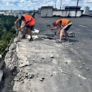 У міськраді показали, як відбудовують пошкоджену росіянами дев’ятиповерхівку на Салтівці (Фото)