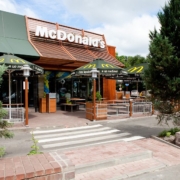 У McDonald’s пояснили, чому їхні заклади досі не відкрились у Харкові