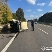 Аварія на Харківщині: після зіткнення перекинувся легковик, водій загинув