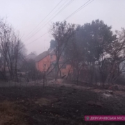 У Харківській області загорілося село