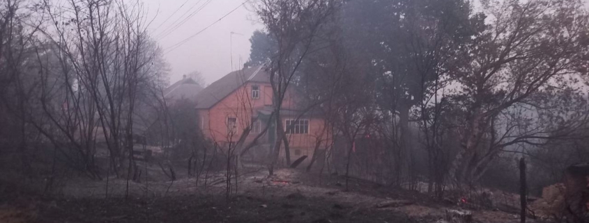 У Харківській області загорілося село