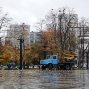 Харків почали прикрашати до Нового року: уже встановлені перші святкові декорації (Фото)