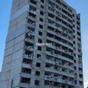 Російські війська завдали ударів касетними ракетами по житлових районах Харкова (Фото)