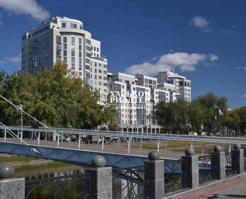3-кімнатна гостинка, Основа