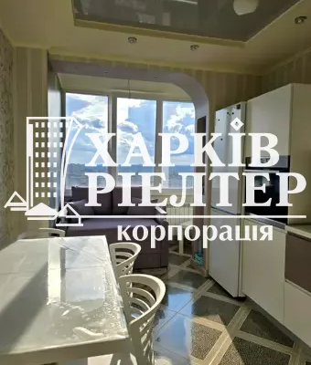 3-кімнатна гостинка, Основа