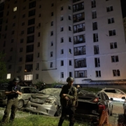 Харків обстріляли безпілотниками: постраждали місцеві жителі та 50 автомобілів (Фото)