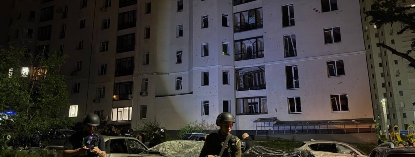 Харків обстріляли безпілотниками: постраждали місцеві жителі та 50 автомобілів (Фото)