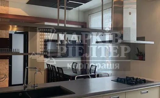 Оренда                     4-кімнатна квартира, Центр