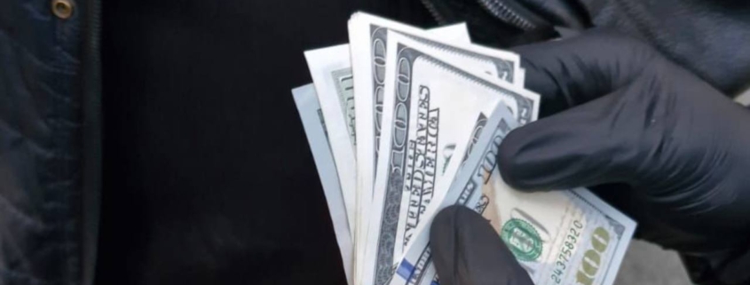 Вимагав гроші за захист диплома: у Харкові затримали доцента