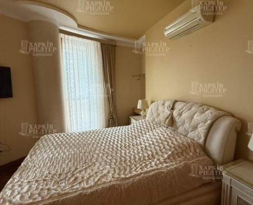 5-кімнатна гостинка, П.Поле