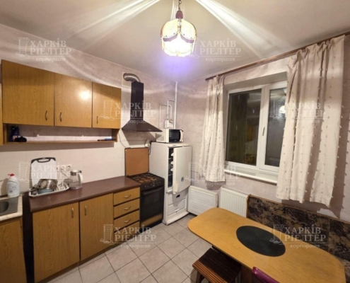 5-кімнатна гостинка, П.Поле