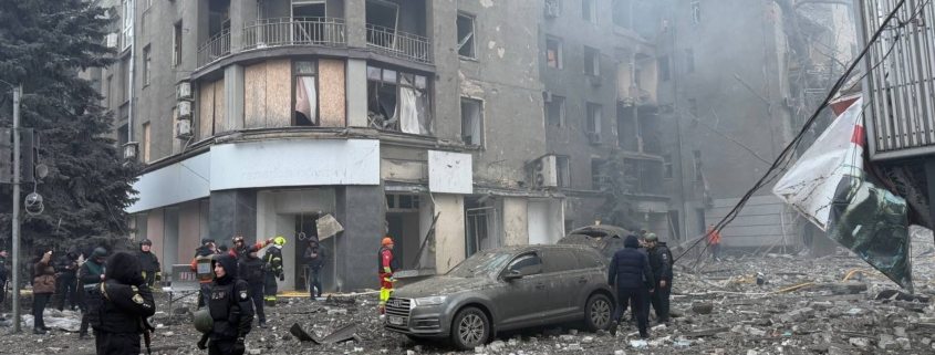 Російські військові завдали ракетного удару по густонаселеному центру Харкова: що відомо (ФОТО, ВІДЕО)