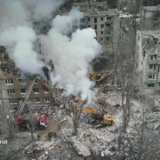 Після удару новою російською ракетою в Харкові загинули 10 людей і постраждали понад 20 житлових будинків